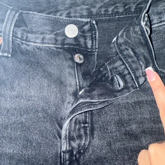 Levi's Black Denim Jean Shorts Sz 29 - Picture 2 of 4